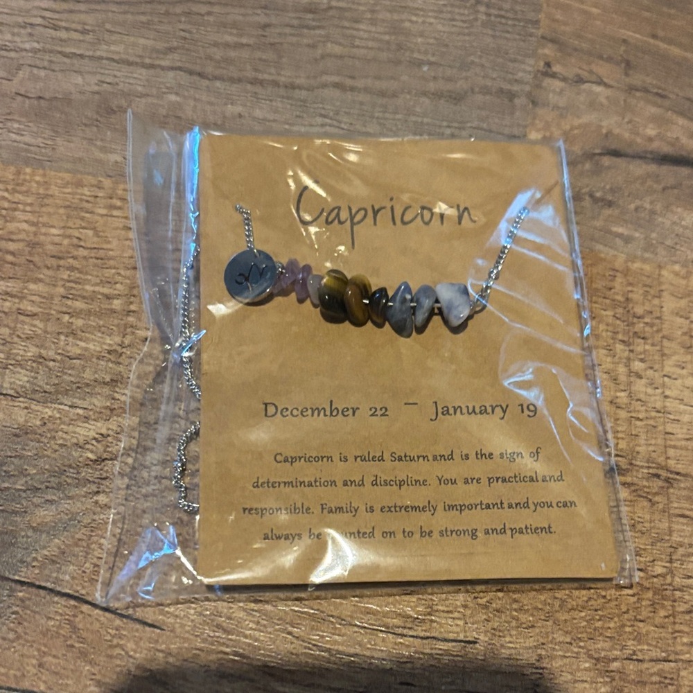BNWP Capricorn birthstone necklace